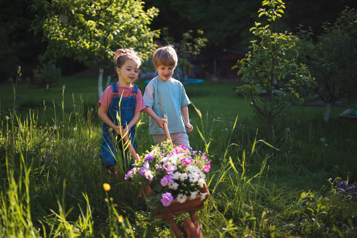Kinder im Garten beschäftigen: Kreative Ideen für den Zoller